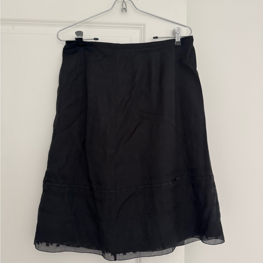 Ann Taylor women’s black silk blend knee length embroidered a-line skirt size 8